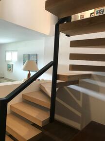 Escalera de madera y metal - Rafael Moreno