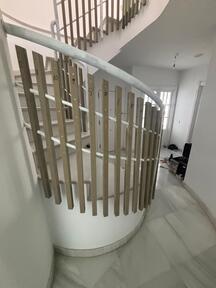 Escalera curva - Rafael Moreno
